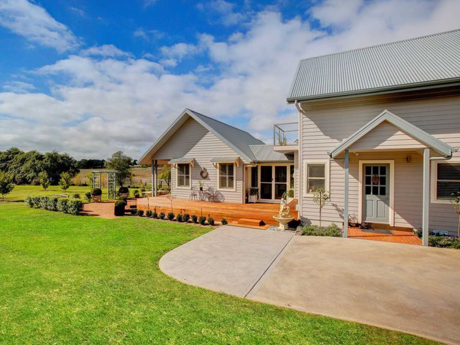 2 Hazelton Drive Moss Vale