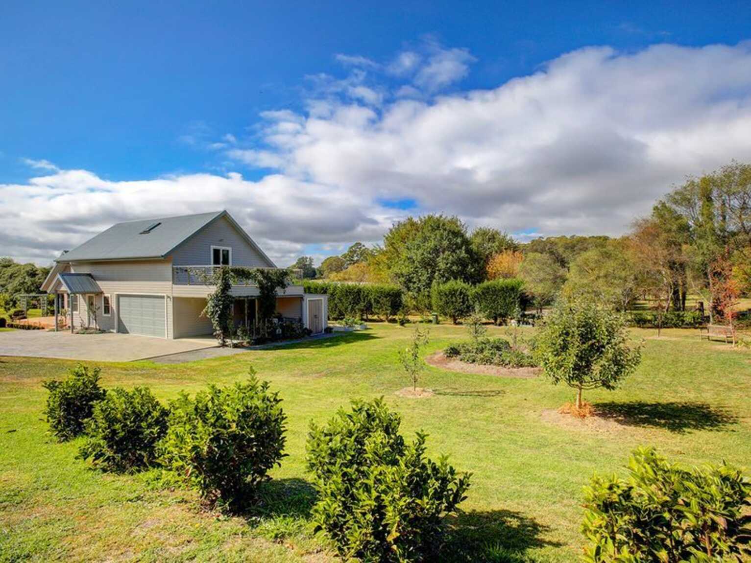 2 Hazelton Drive Moss Vale