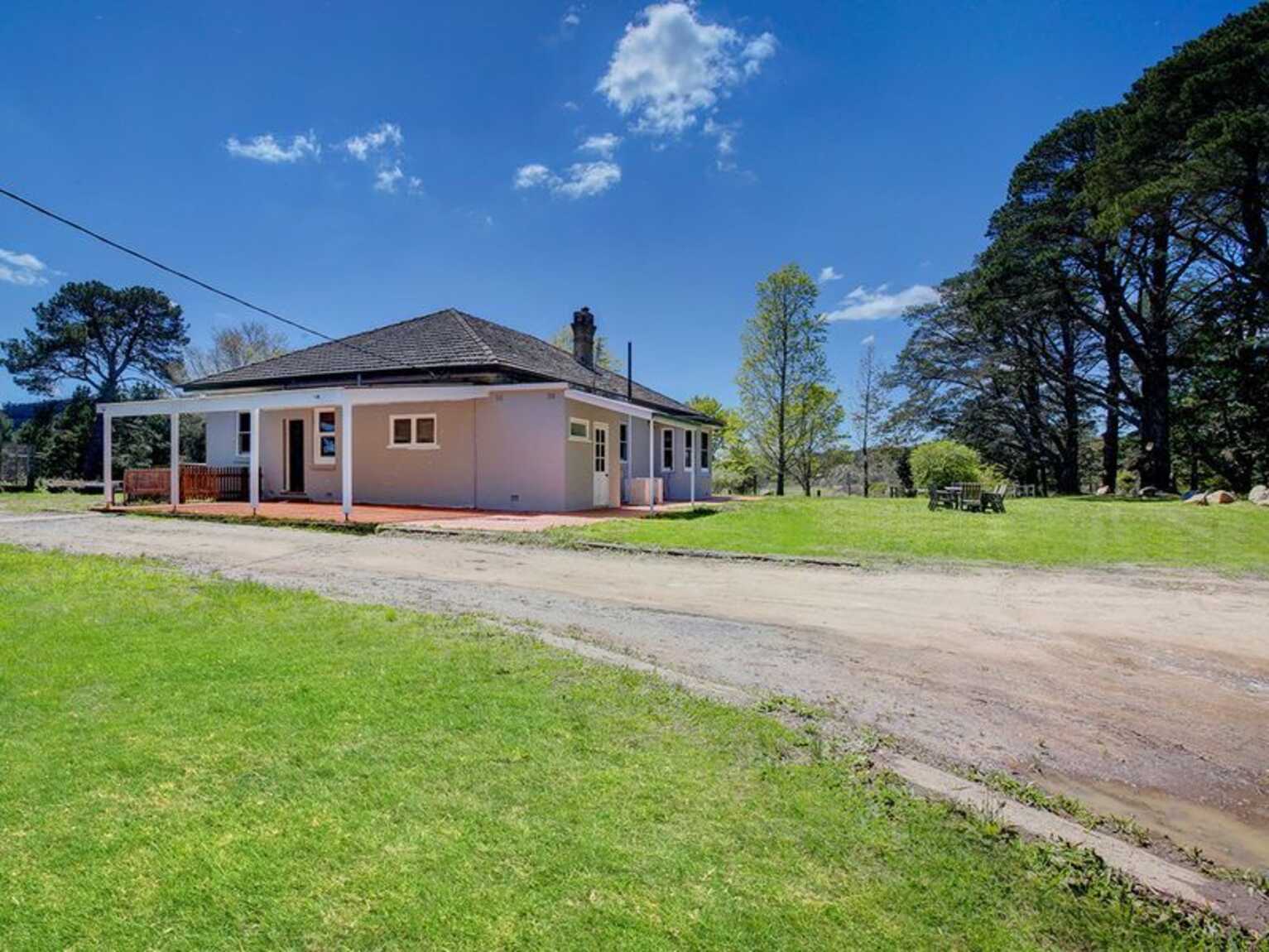 24 Shangri La Road Bundanoon