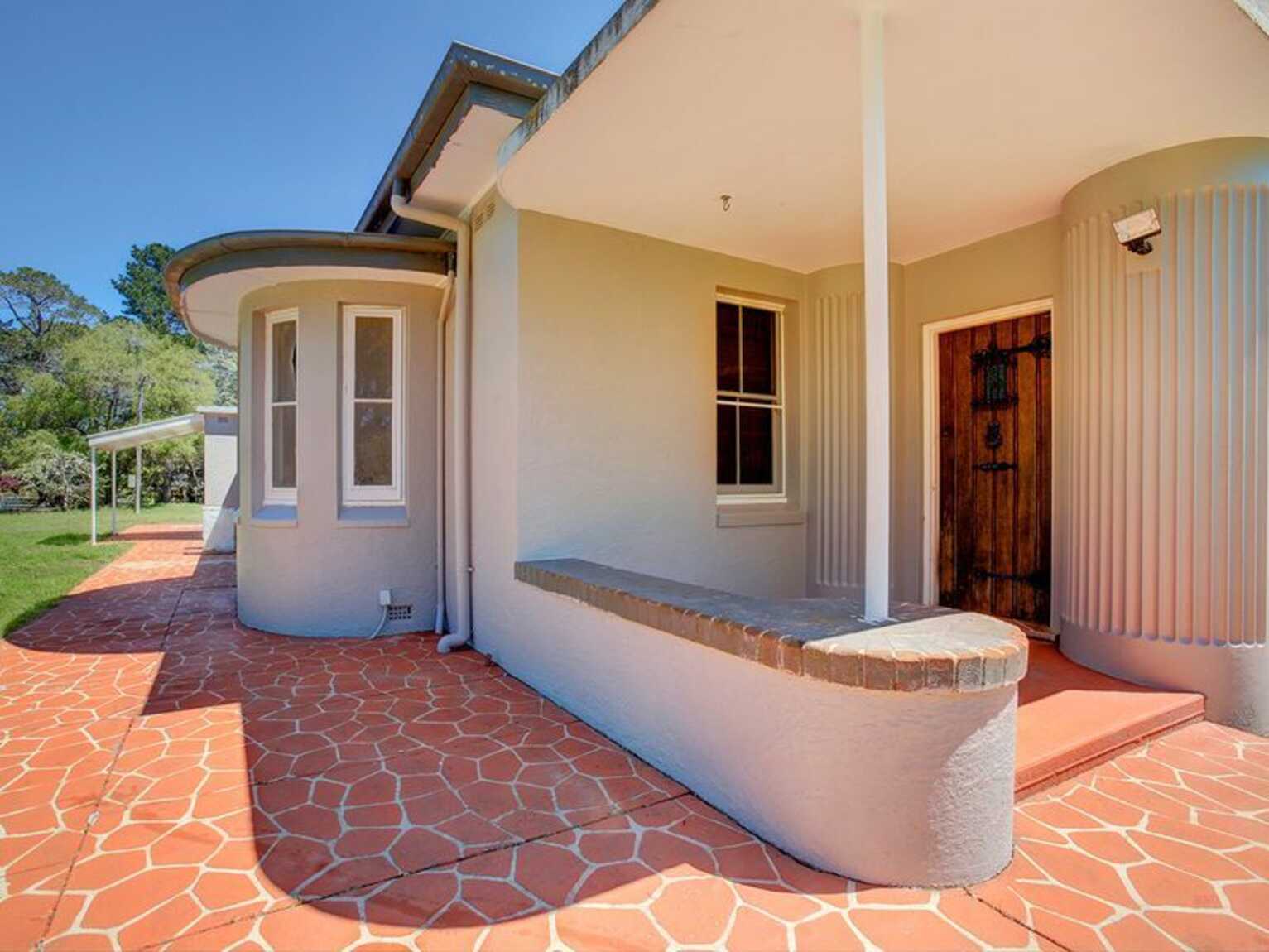24 Shangri La Road Bundanoon