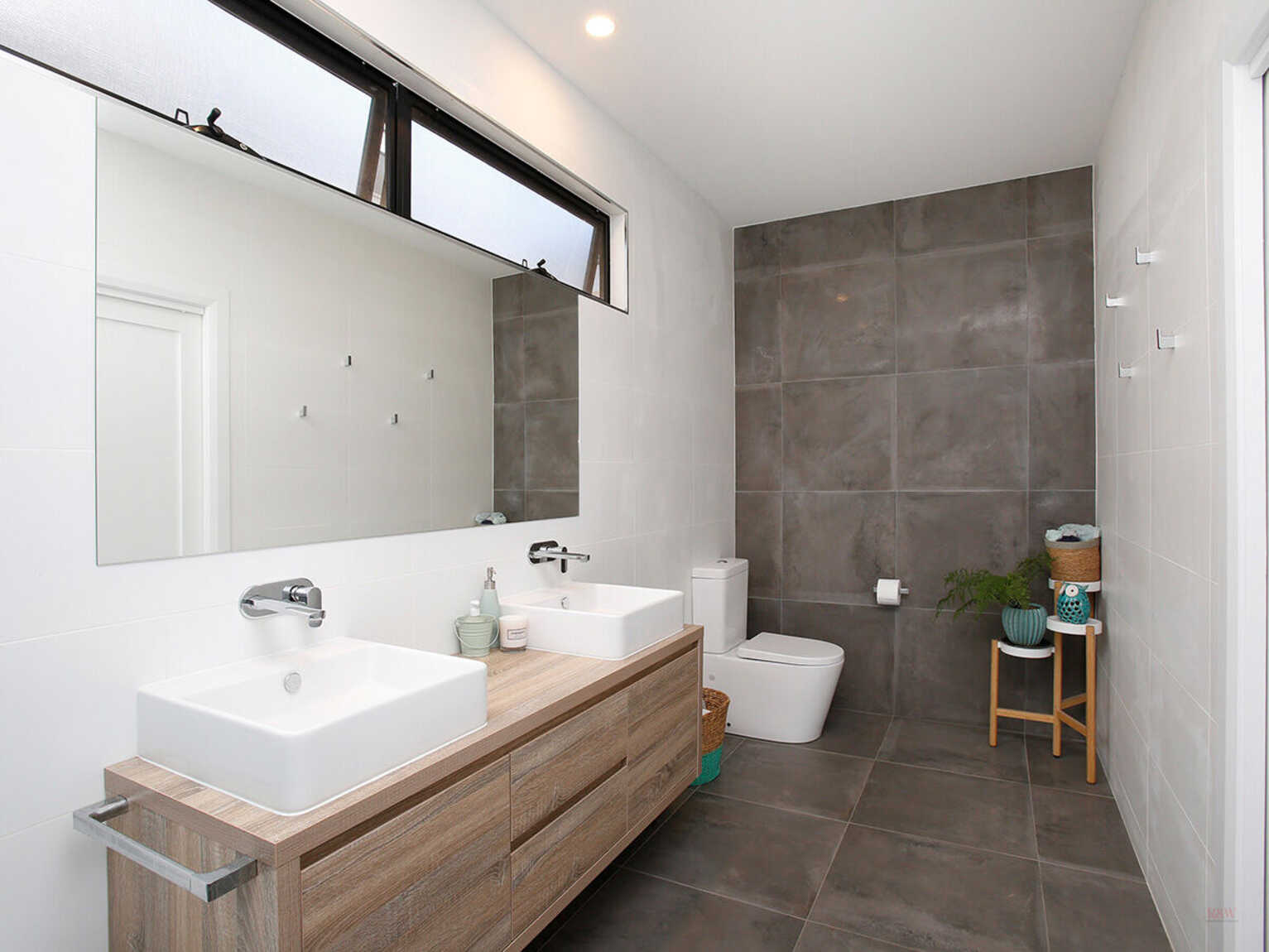 76 Ringwood Lane Exeter