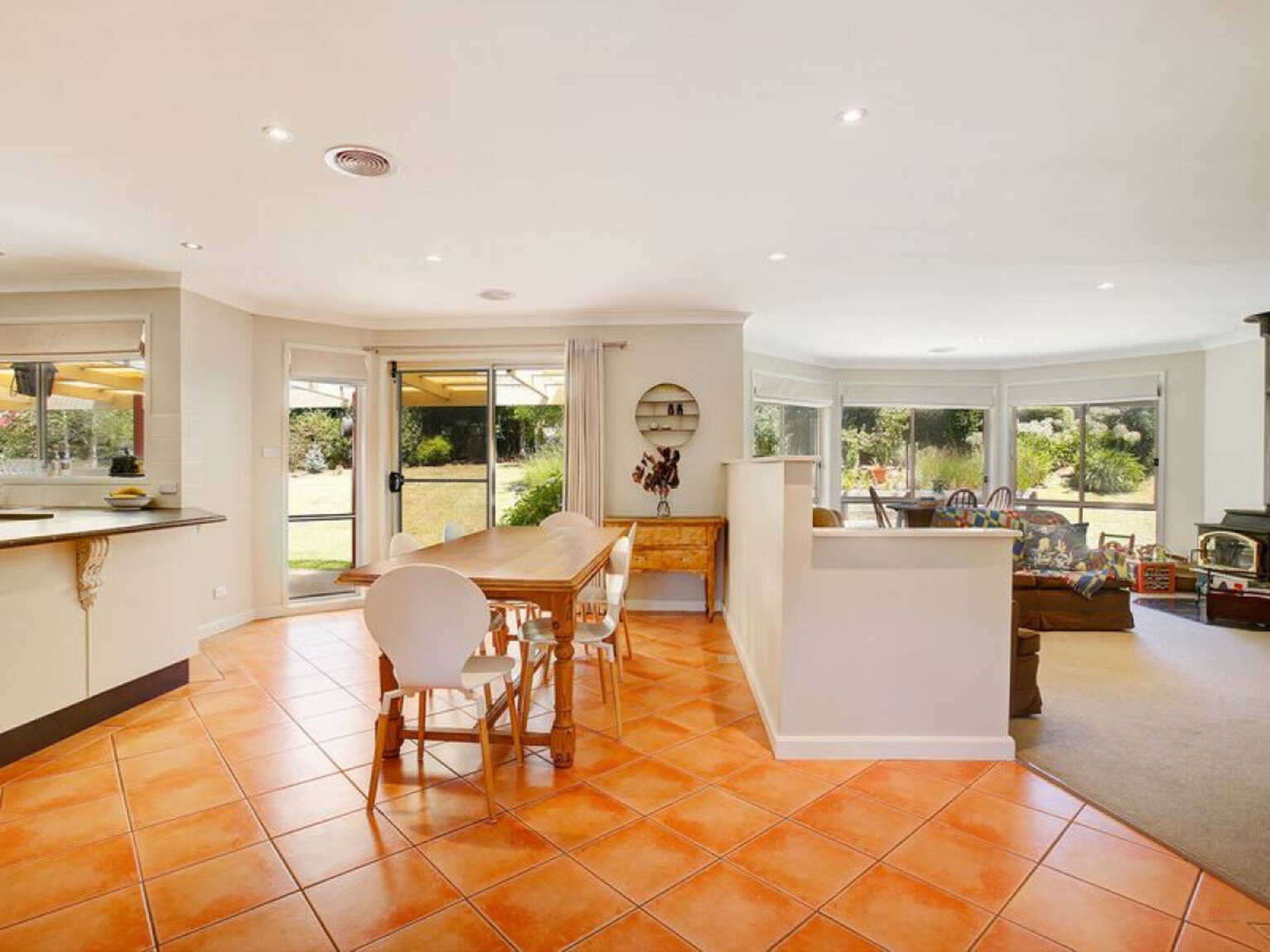 2 Hampton Crt Moss Vale