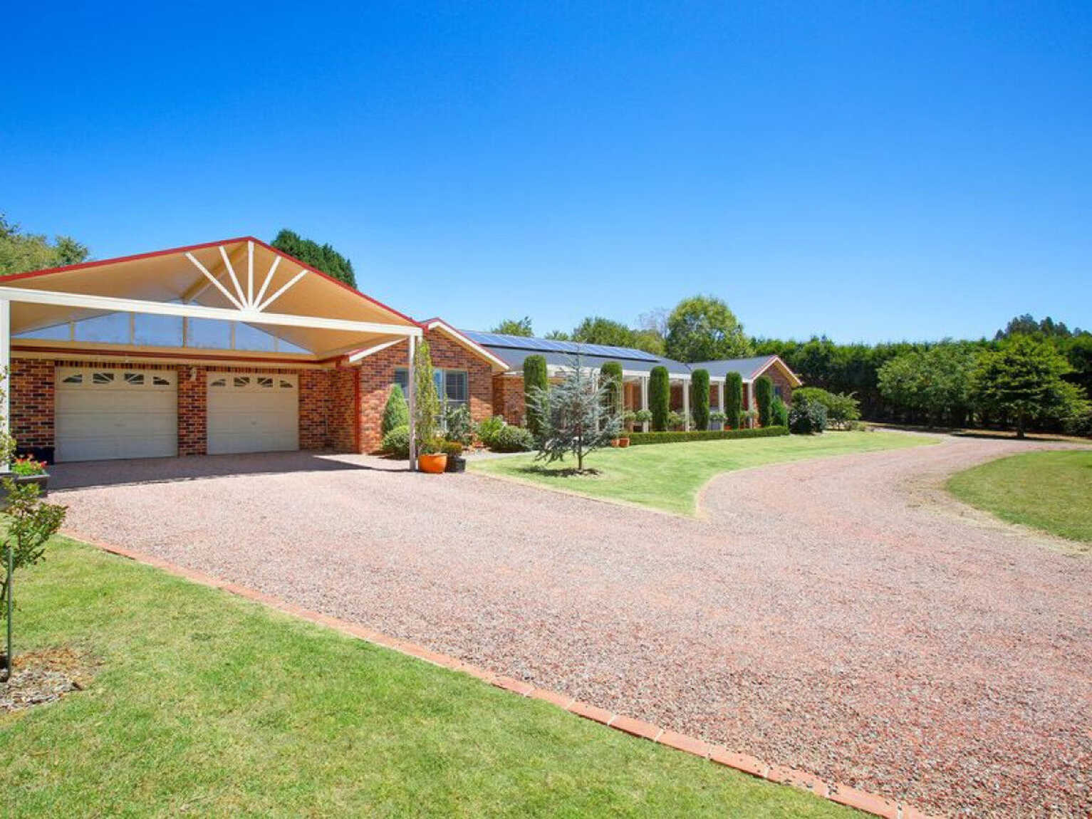 2 Hampton Crt Moss Vale
