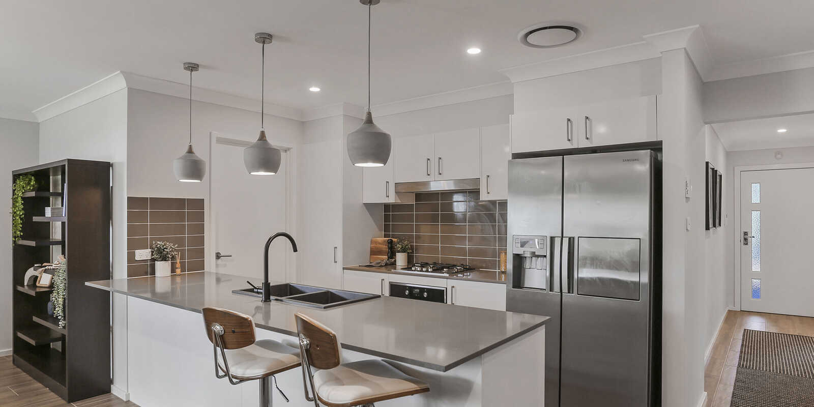 52 & 52a Yarrawa Street Moss Vale
