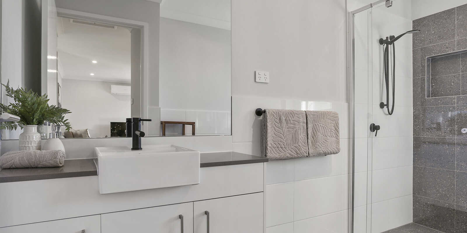 52 & 52a Yarrawa Street Moss Vale