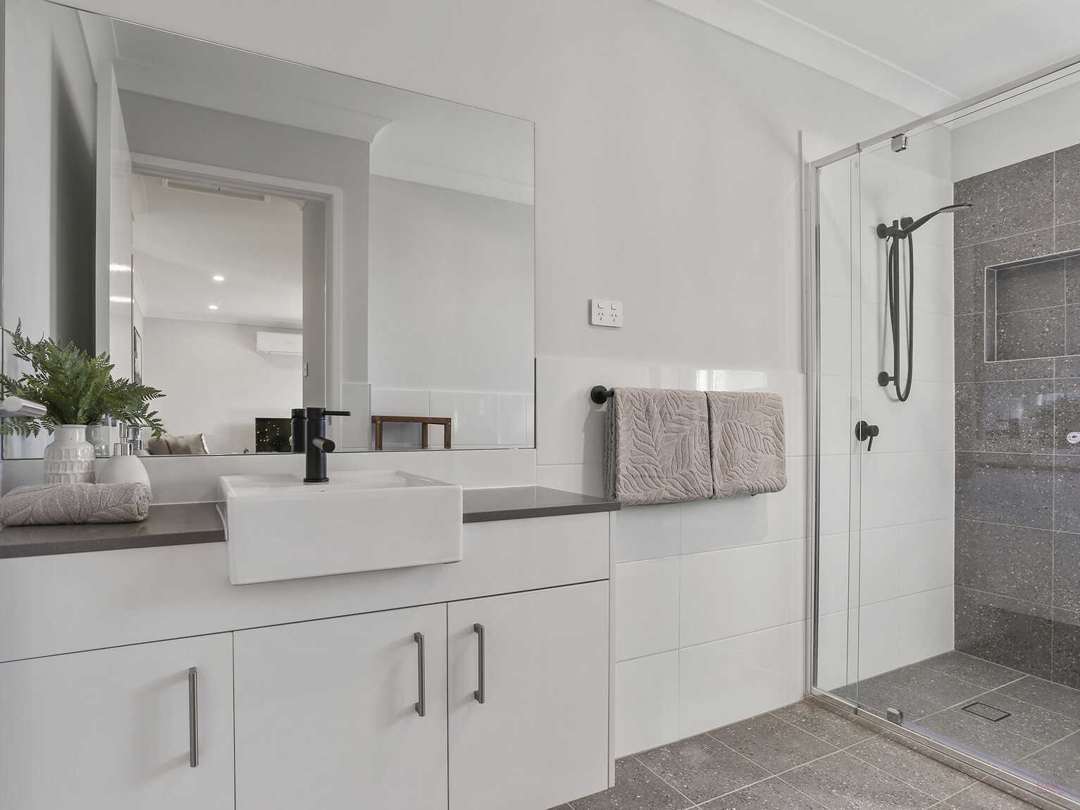 52 & 52a Yarrawa Street Moss Vale