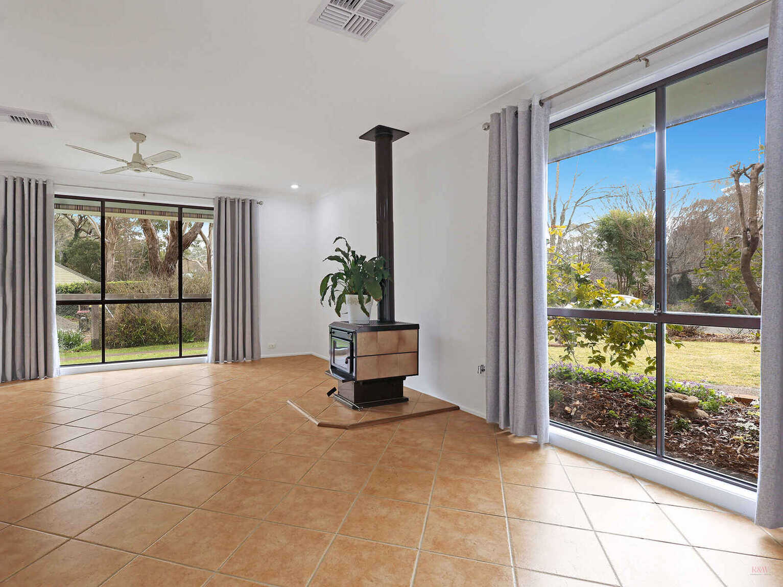 4 Bindar Crescent Bundanoon