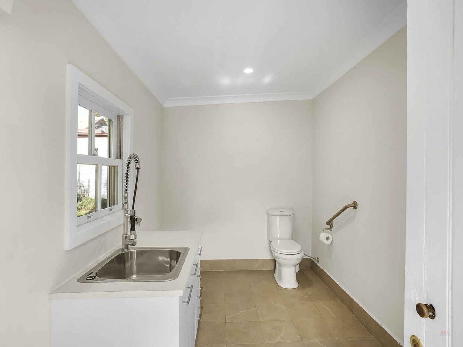 3 Main Street Robertson