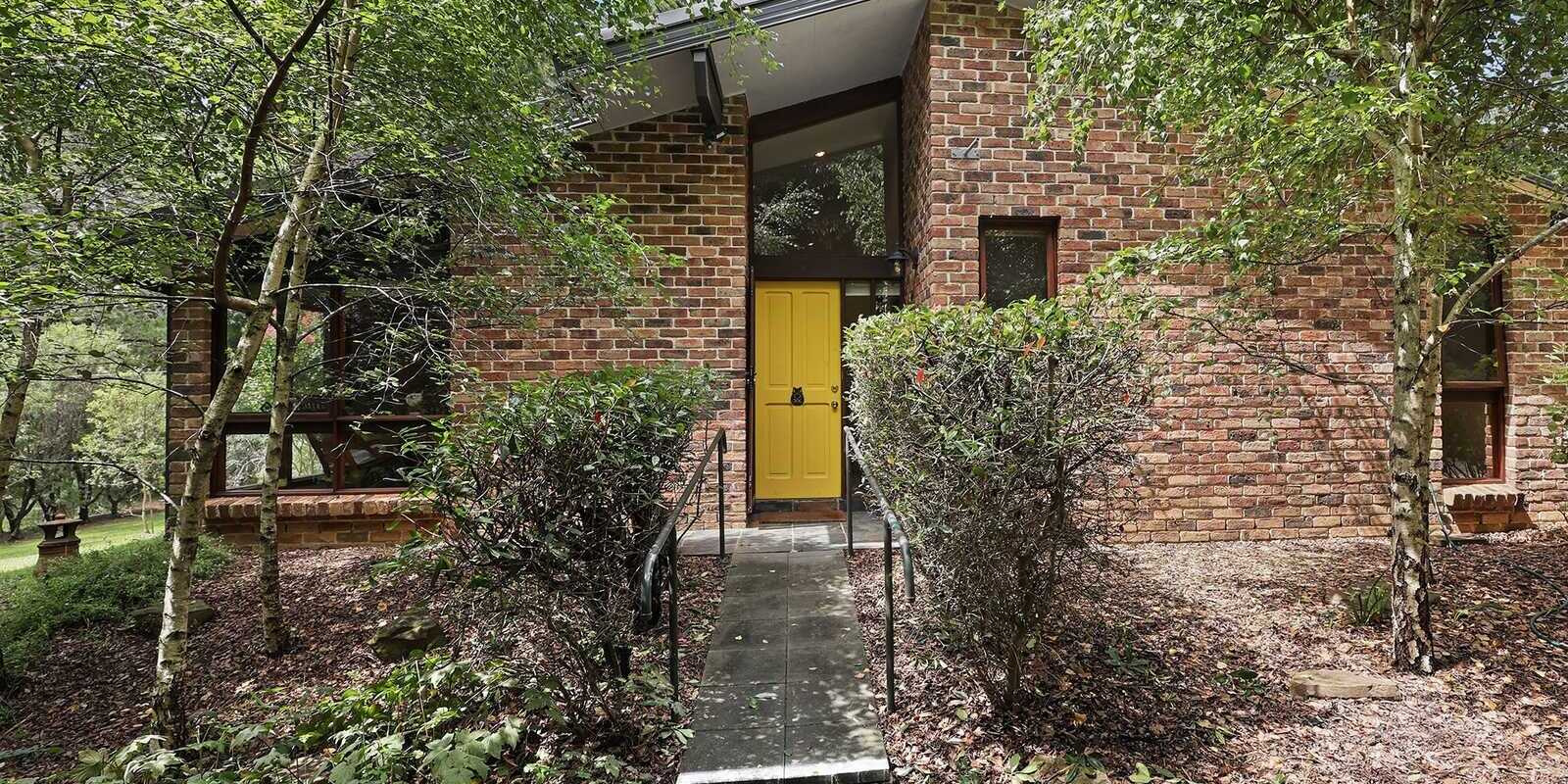 9 Farnborough Drive Moss Vale