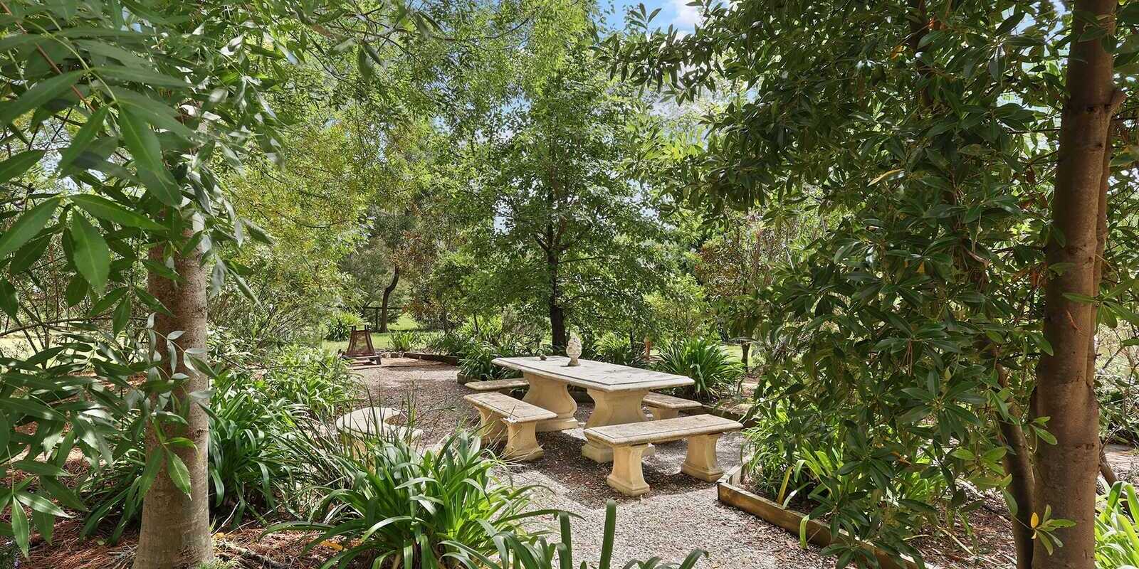 9 Farnborough Drive Moss Vale