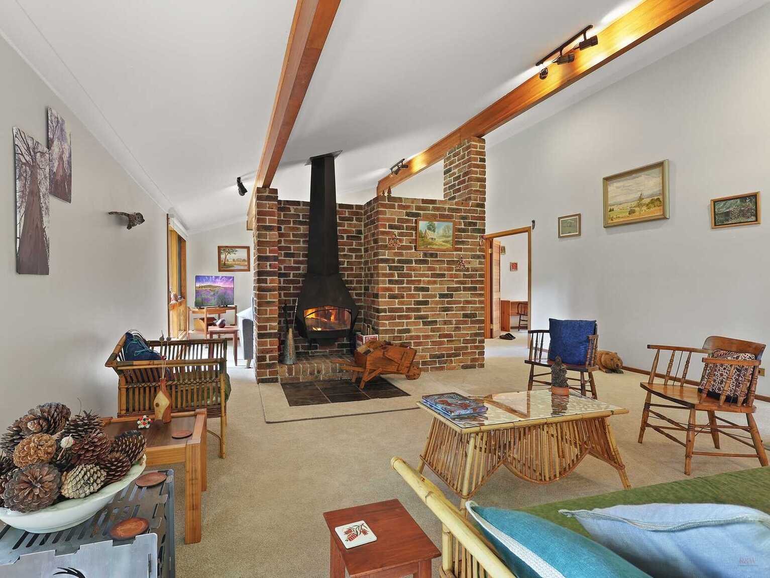 9 Farnborough Drive Moss Vale