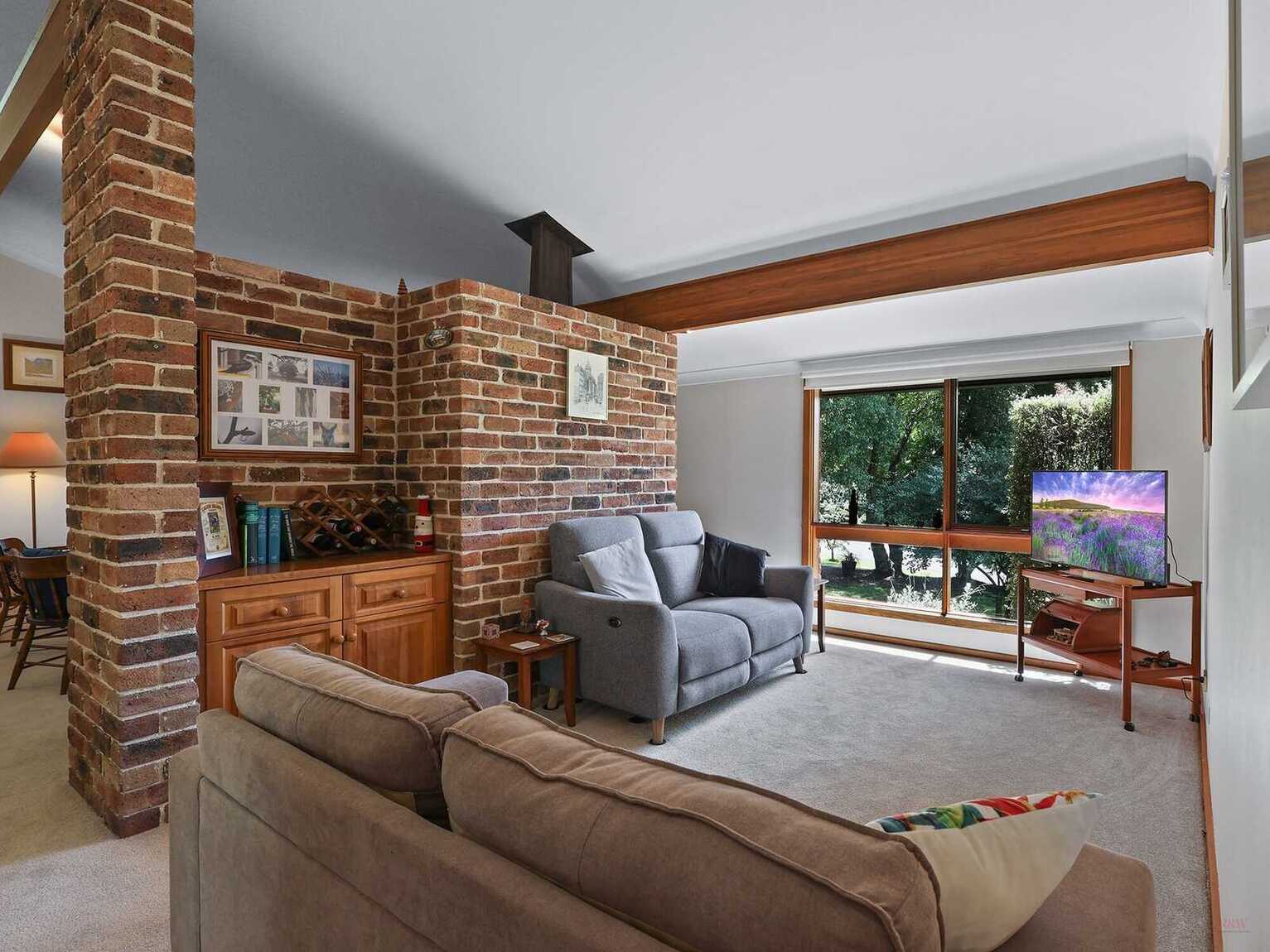 9 Farnborough Drive Moss Vale