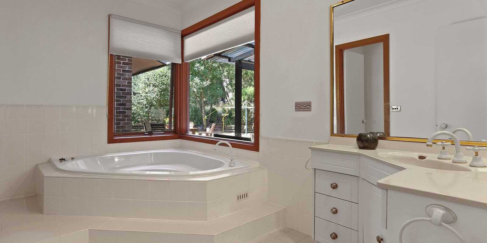 9 Farnborough Drive Moss Vale