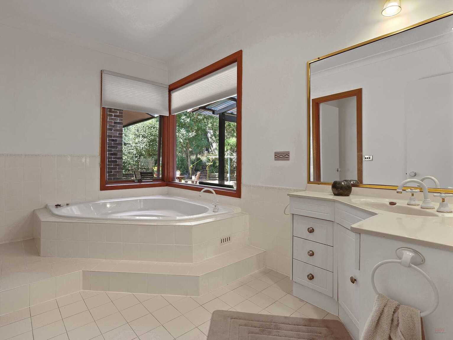 9 Farnborough Drive Moss Vale