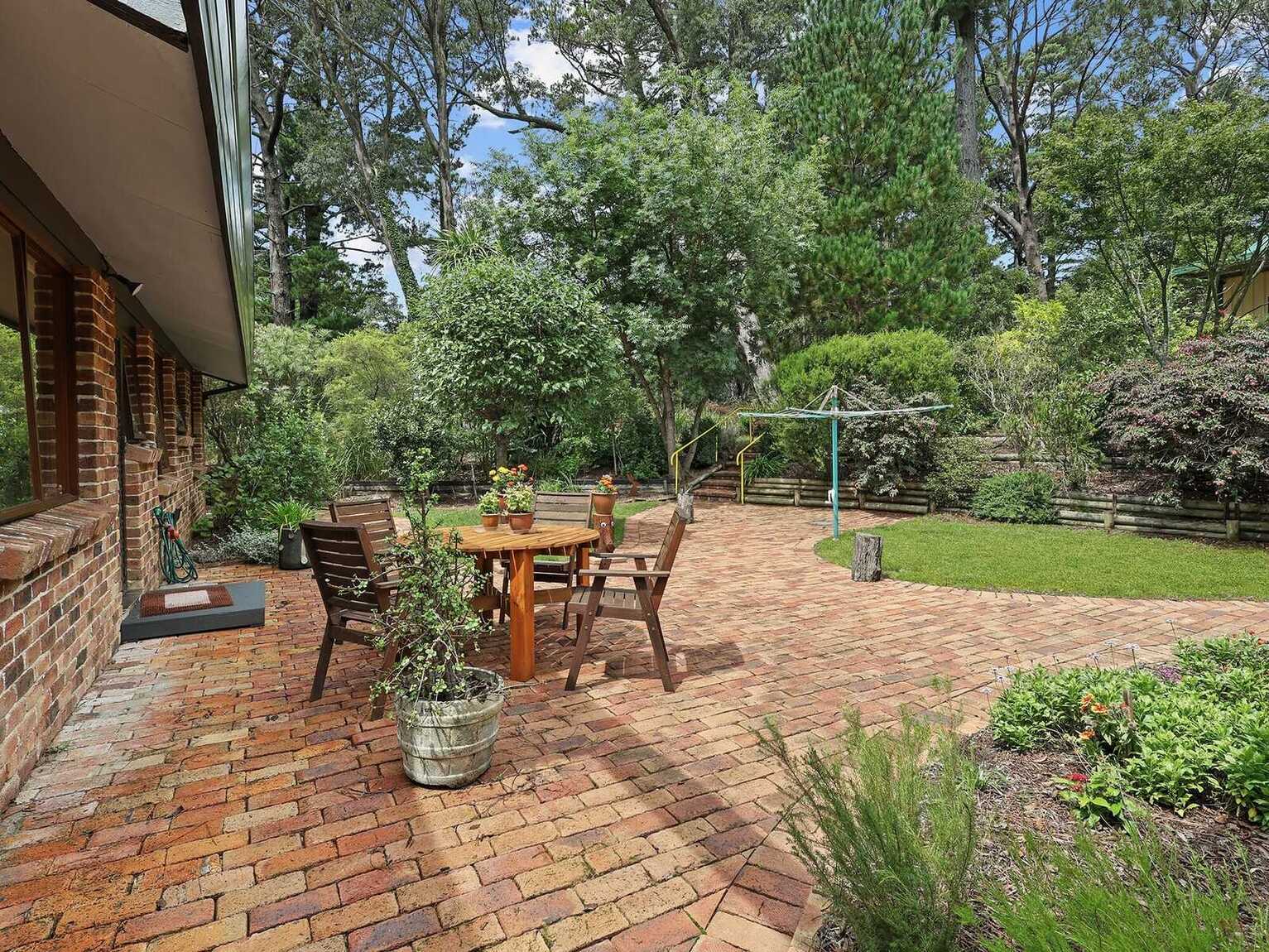 9 Farnborough Drive Moss Vale
