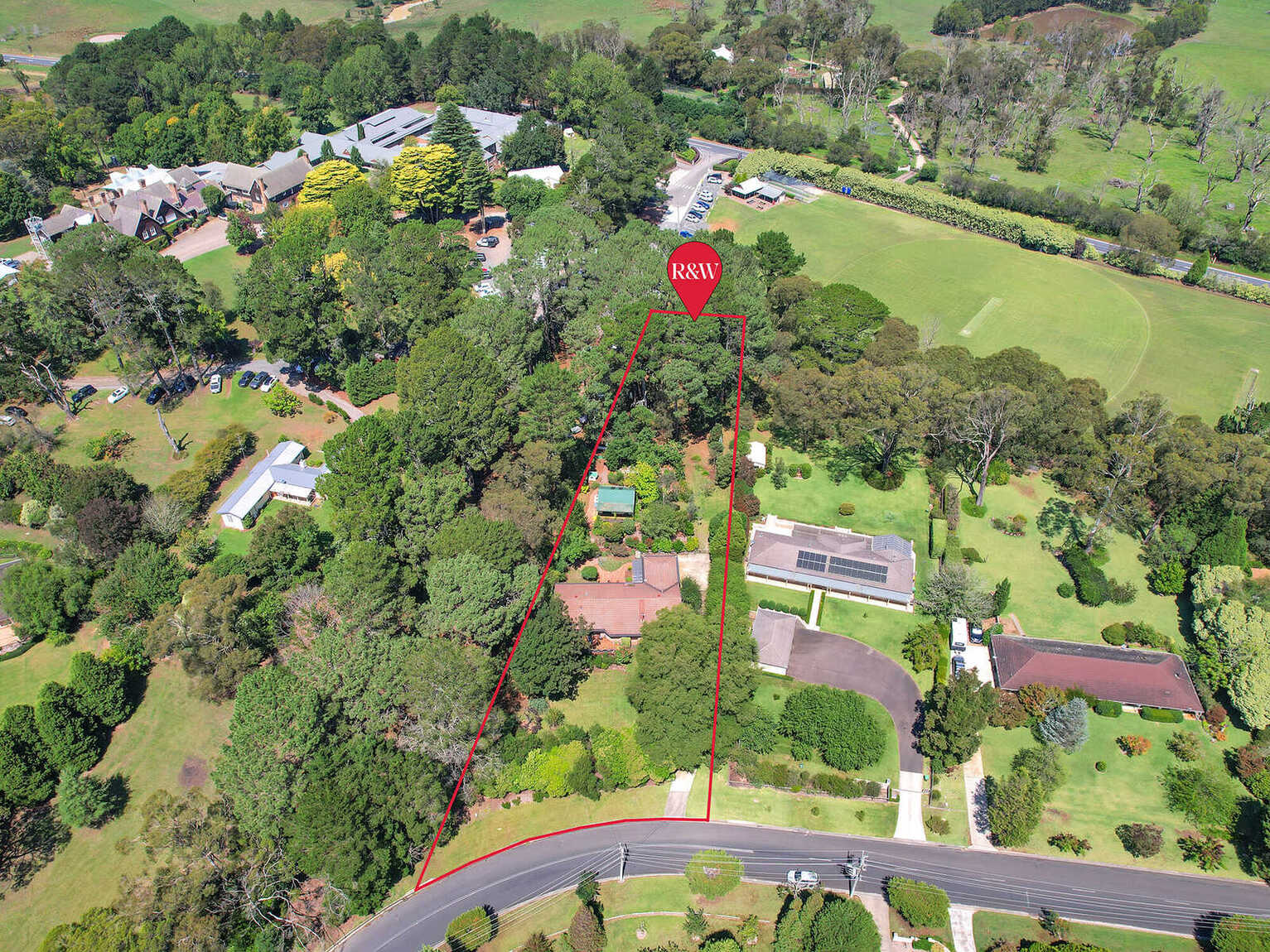 9 Farnborough Drive Moss Vale